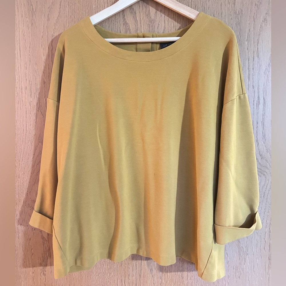 J Jill Marigold Drop Shoulder Relaxed Fit Back Button Closure Top size large